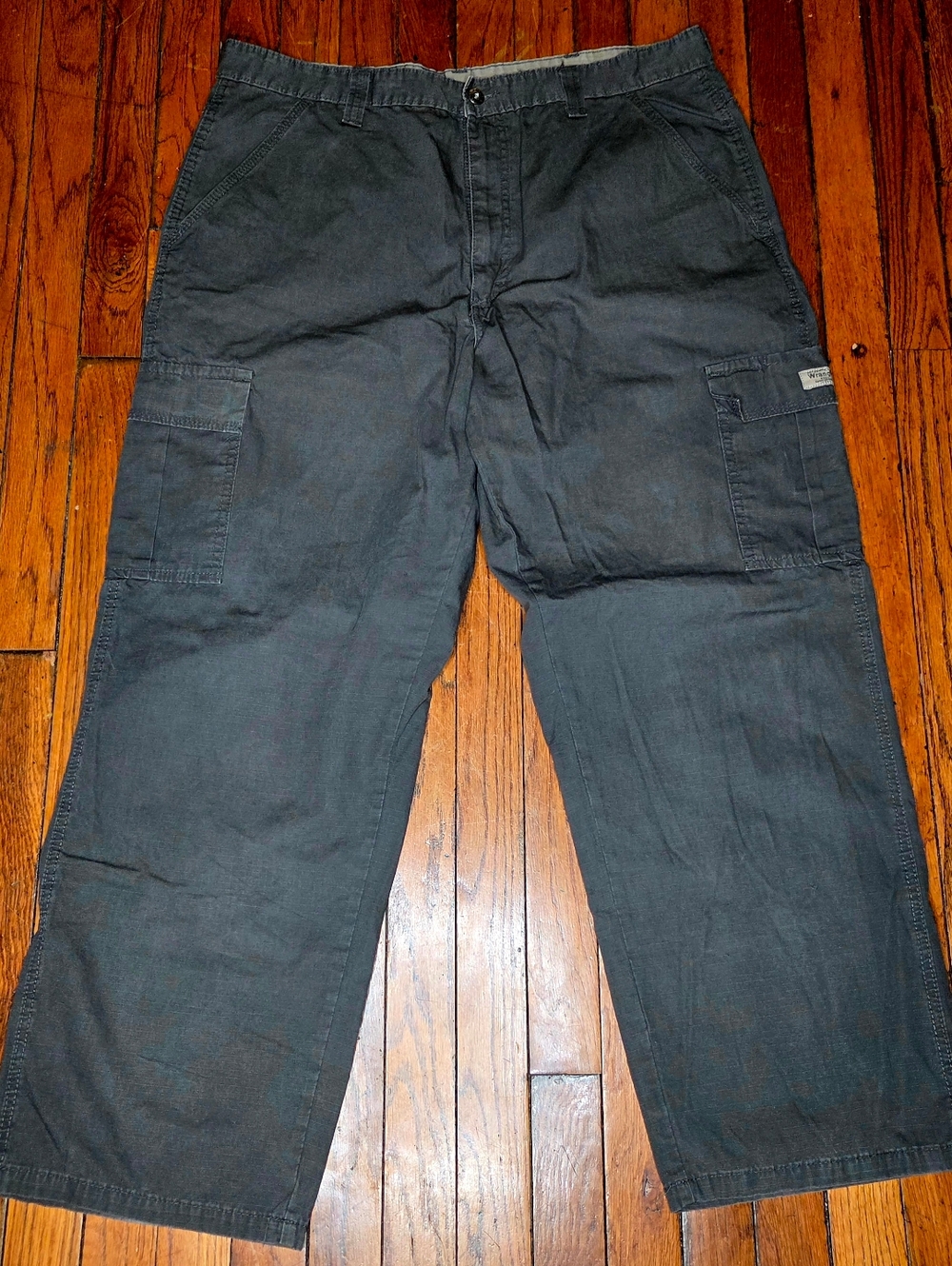 Wrangler Mens 38x30 Relaxed Straight Leg Cargo Work Pants Dark Gray B1